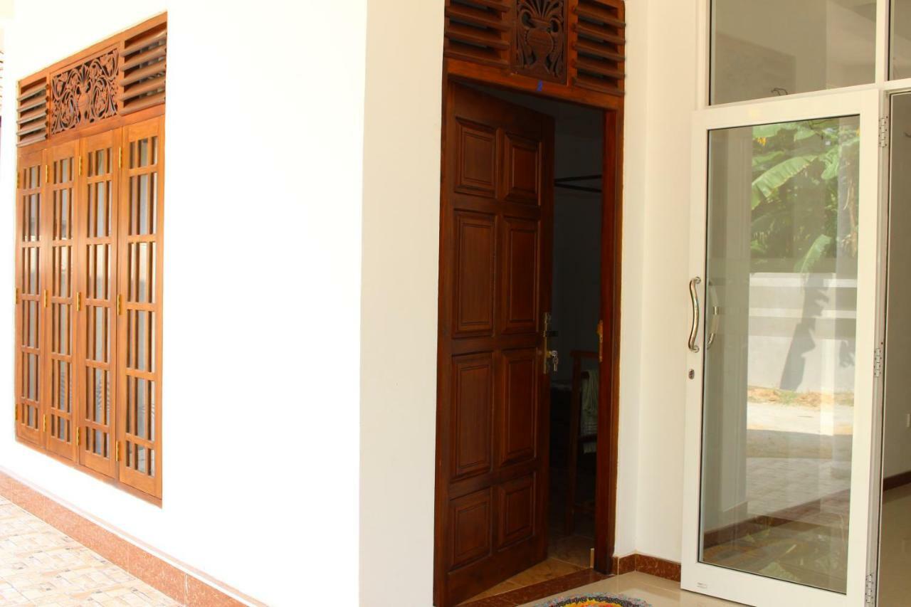 Sasmika Villa Surf And Yoga Hostel Weligama Exterior foto
